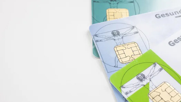 Drei Krankenkassenkarten.